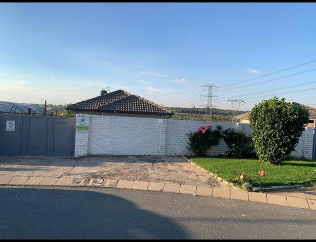 3 BEDROOM HOUSE FOR SALE IN RIVERSIDE VIEW EXT 35